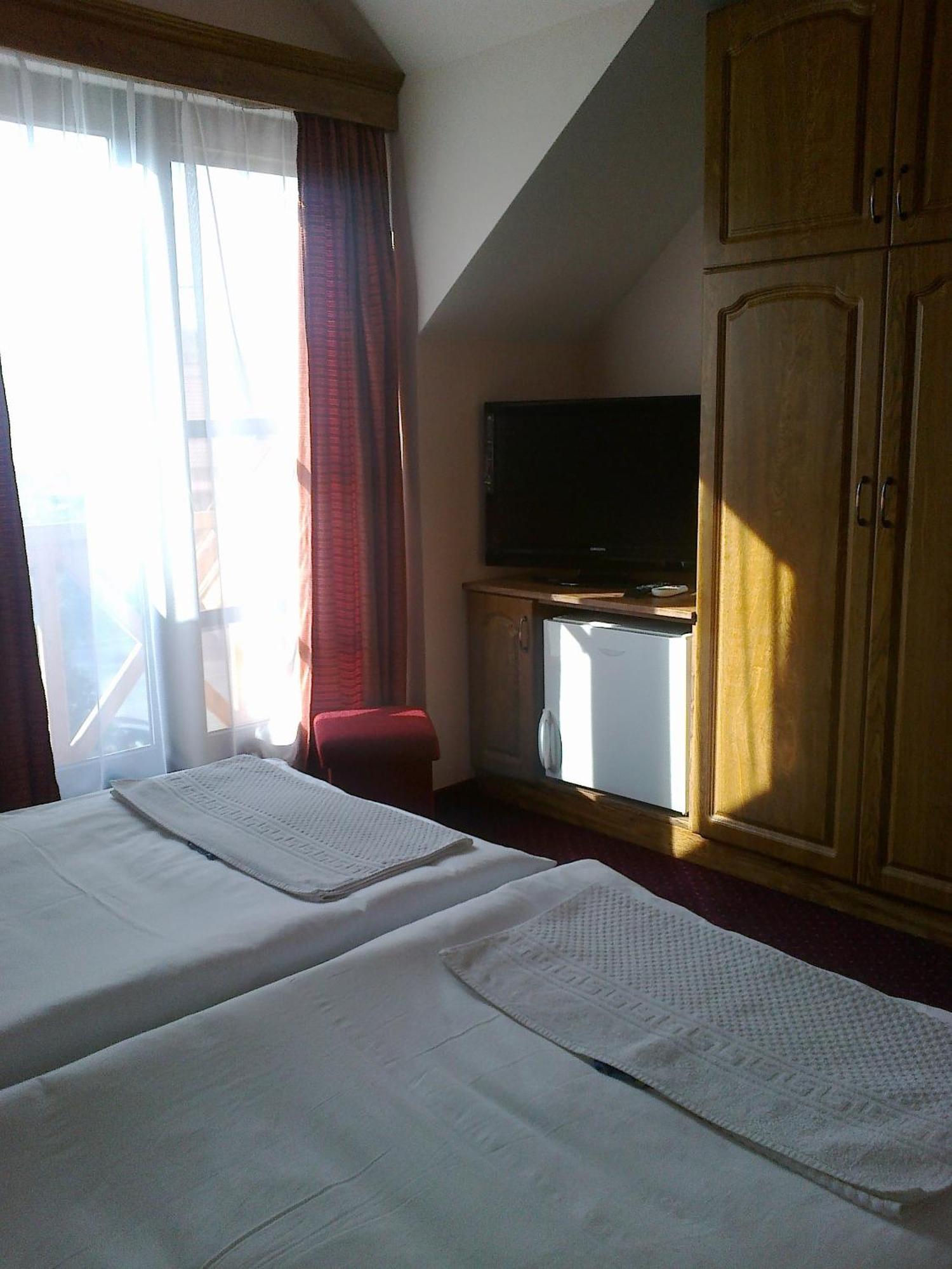 Hotel Gyoergyey Kastely Panzio Es Etterem Tápiógyörgye Exterior foto