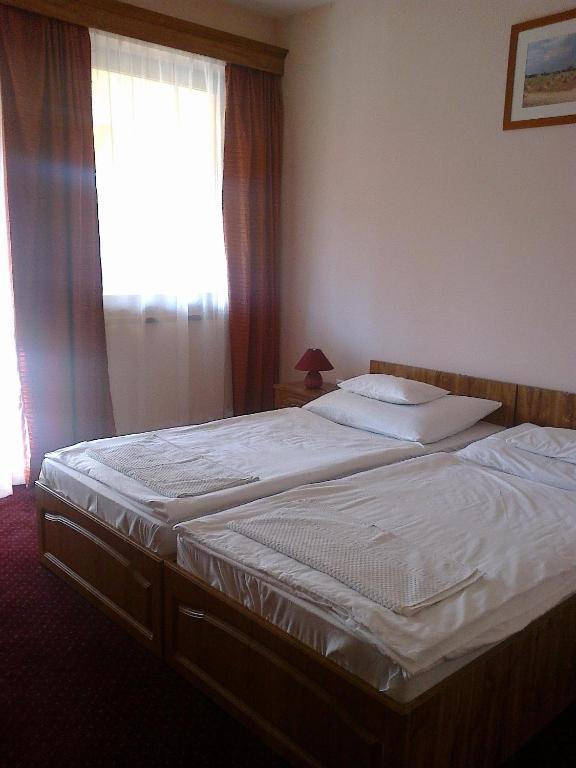 Hotel Gyoergyey Kastely Panzio Es Etterem Tápiógyörgye Zimmer foto